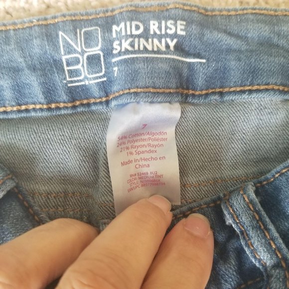 🦄No Boundries / 7 / Mid Rise Skinny - Picture 2 of 4